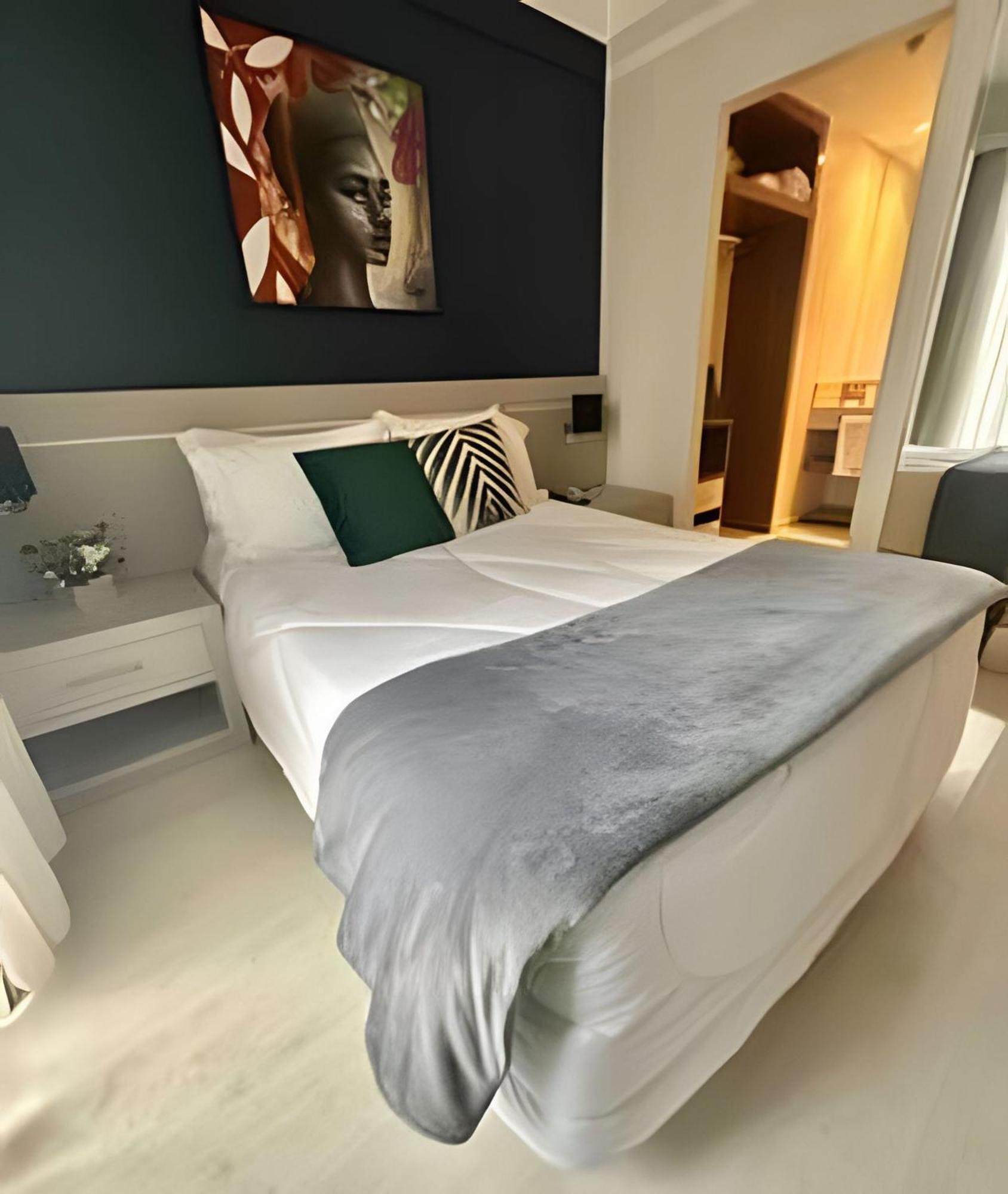 Staybridge Cond. Flats Apartment *